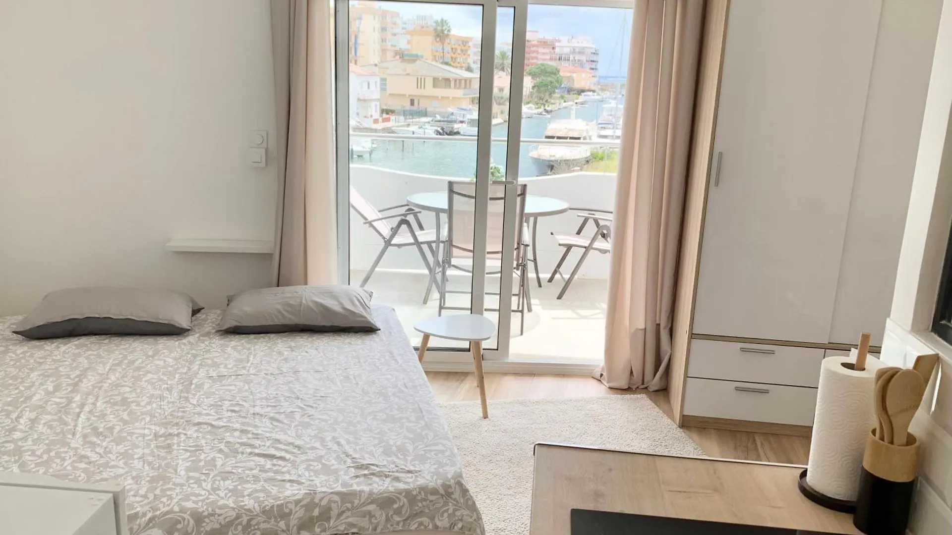 Apartamento Con Piscina - Magnificas Vistas A Canal - Aire Acondicionado B Rosas 0*,  España